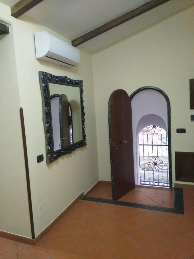 Home In Love: Vicoletto Dei Presepi Naples Exterior photo