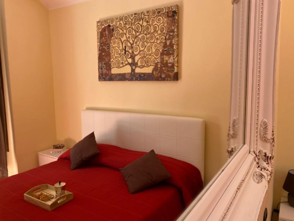 Home In Love: Vicoletto Dei Presepi Naples Exterior photo