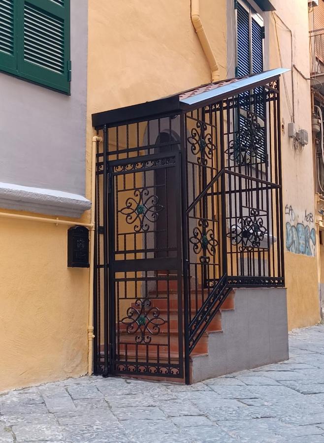 Home In Love: Vicoletto Dei Presepi Naples Exterior photo